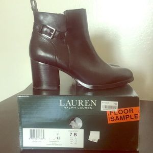 👢Black leather booties